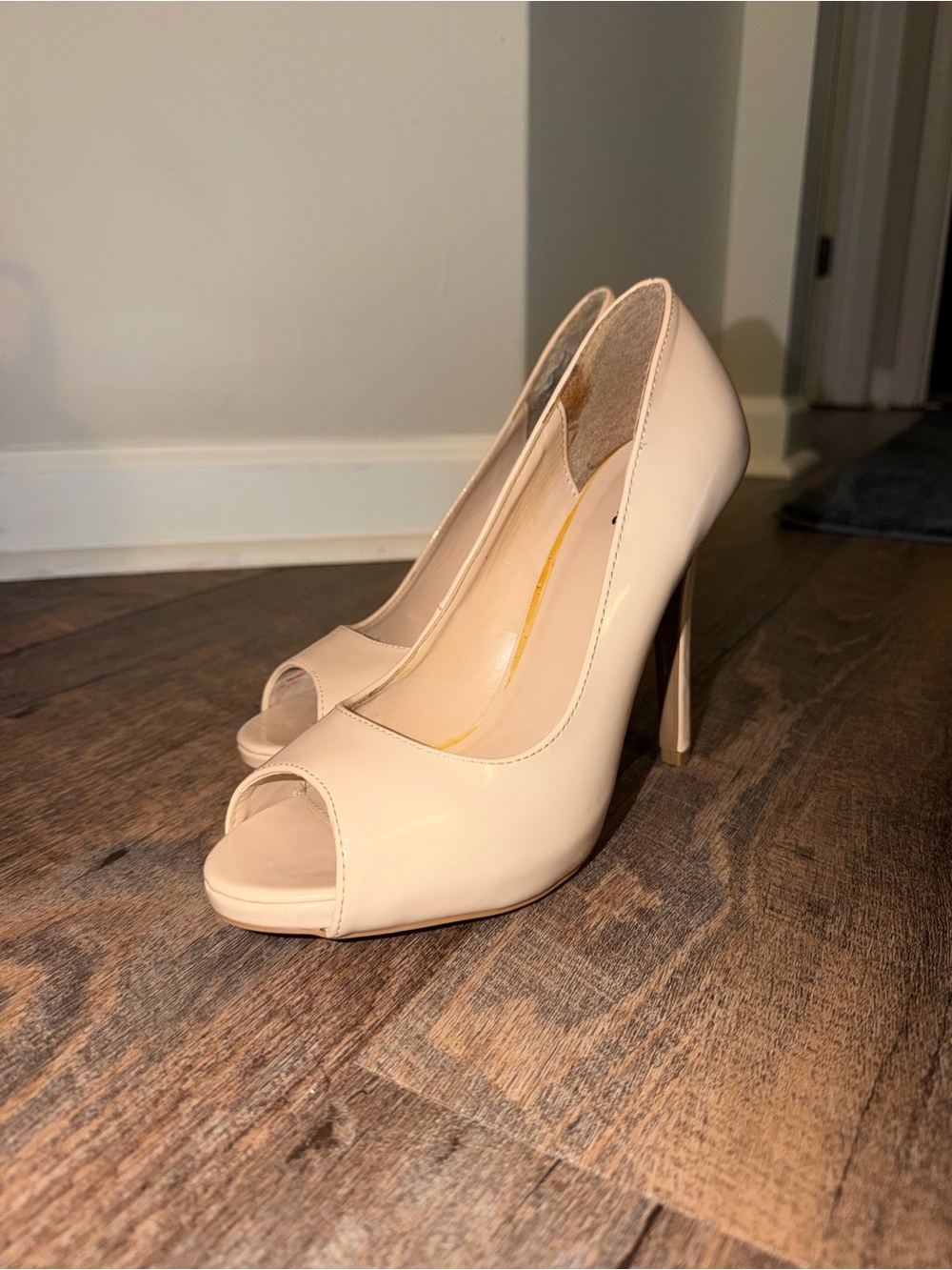 ✨ Charlotte Russe Nude Patent Peep Toe Platform Stiletto Heels Pumps (W 10)